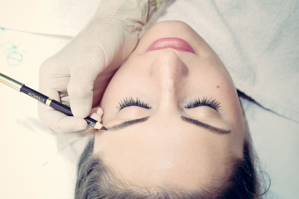 LONG-TIME-LINER&reg; Conture®; Makeup Process